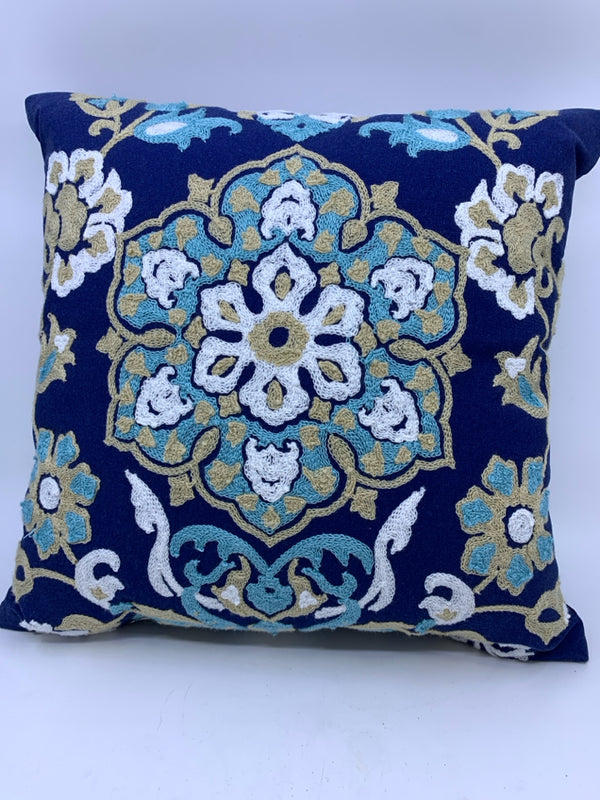 BLUE PILLOW EMBROIDERED FLORAL.