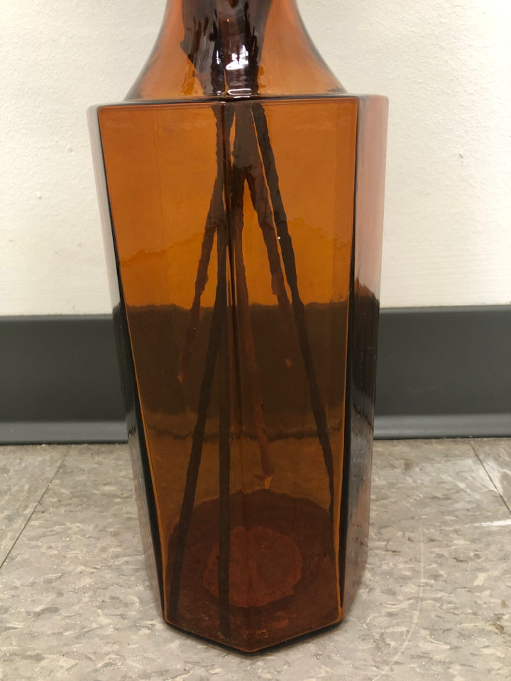 AMBER GLASS VASE W/ FAUX BROWN LEAVES.