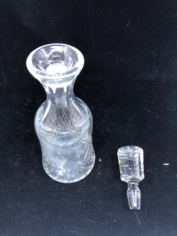 HEAVY CUT GLASS DECANTER WITH CYLINDER TOP.
