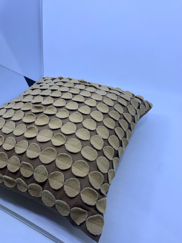 BROWN SQUARE SOFT TEXTURED CIRCLES PILLOW.