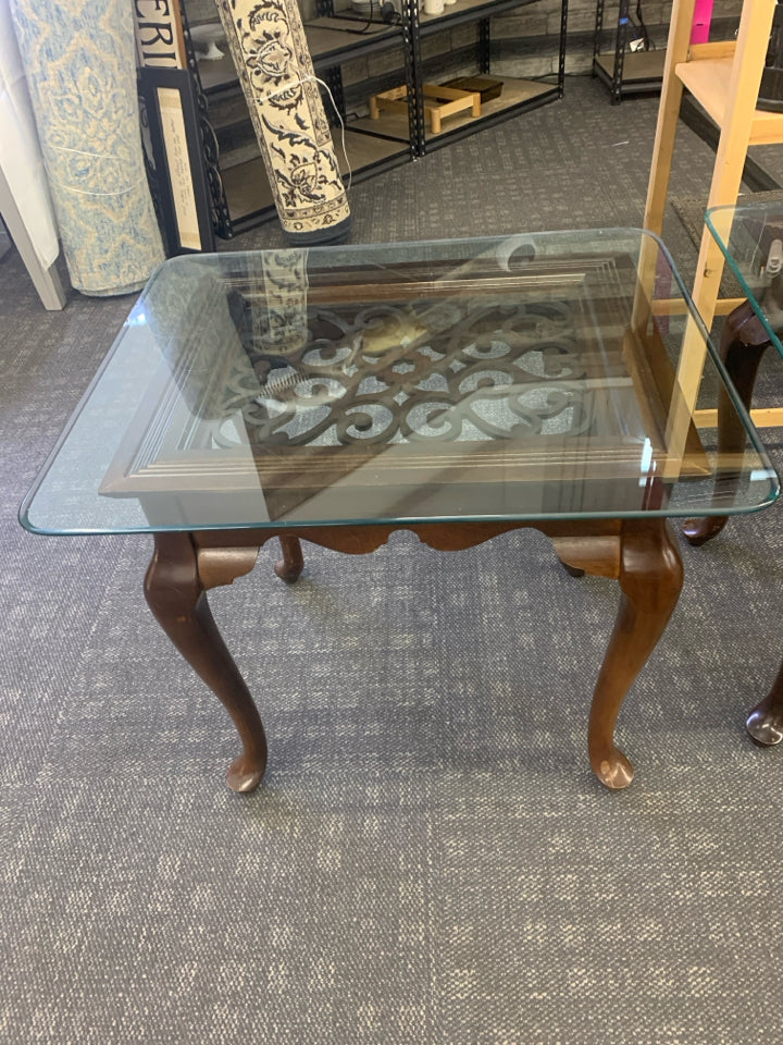 SCROLL WOOD AND GLASS TOP END TABLE.