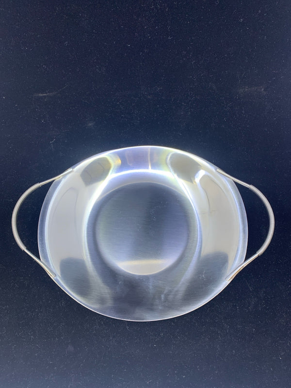 SMALL ROUND METAL SERVER WITH HANDLES.