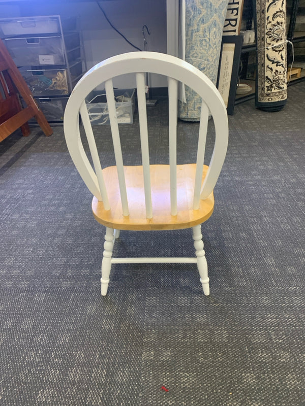 WHITE TWO TONED WOODEN TODDLER CHAIR.