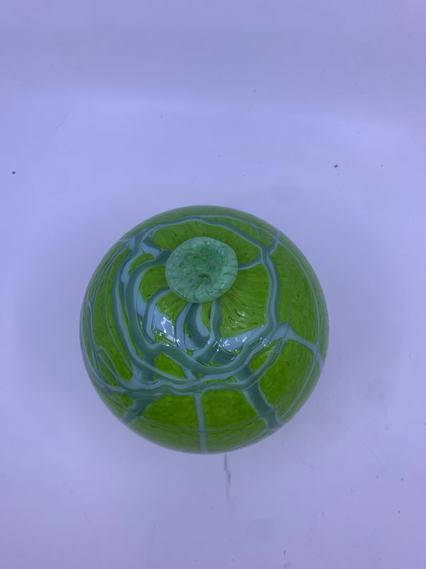 GREEN GLASS DECORATIVE BALL ON GOLD STAND.