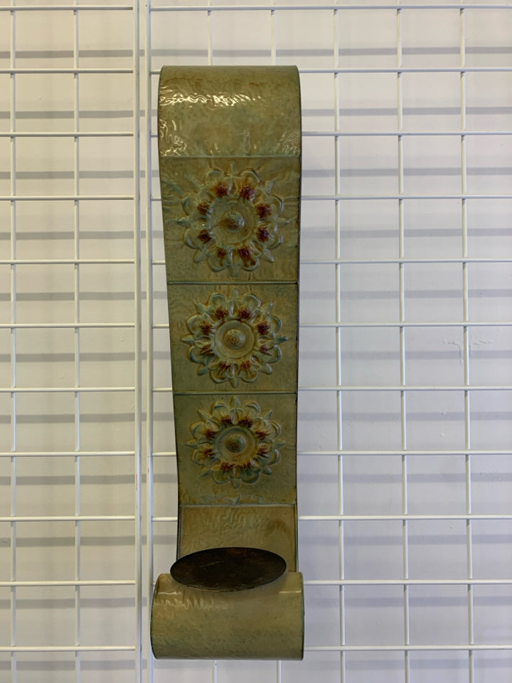 METAL BROWN AND GREEN FLOWER PATTERN WALL CANDLE HOLDER.