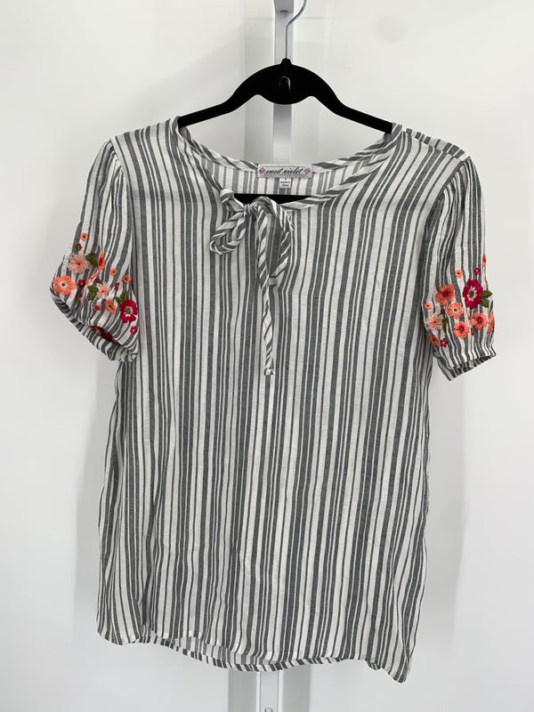 Size Small Misses Short Sleeve Shirt